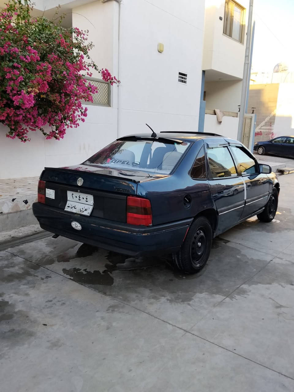 سلام عليكم اوبل فيكترا موديل 1991 مكينة 18 لا صرف ولا بخار كير اوتوماتيك سنويه منتهيه سنه و نص  بسمي ***********
***********
