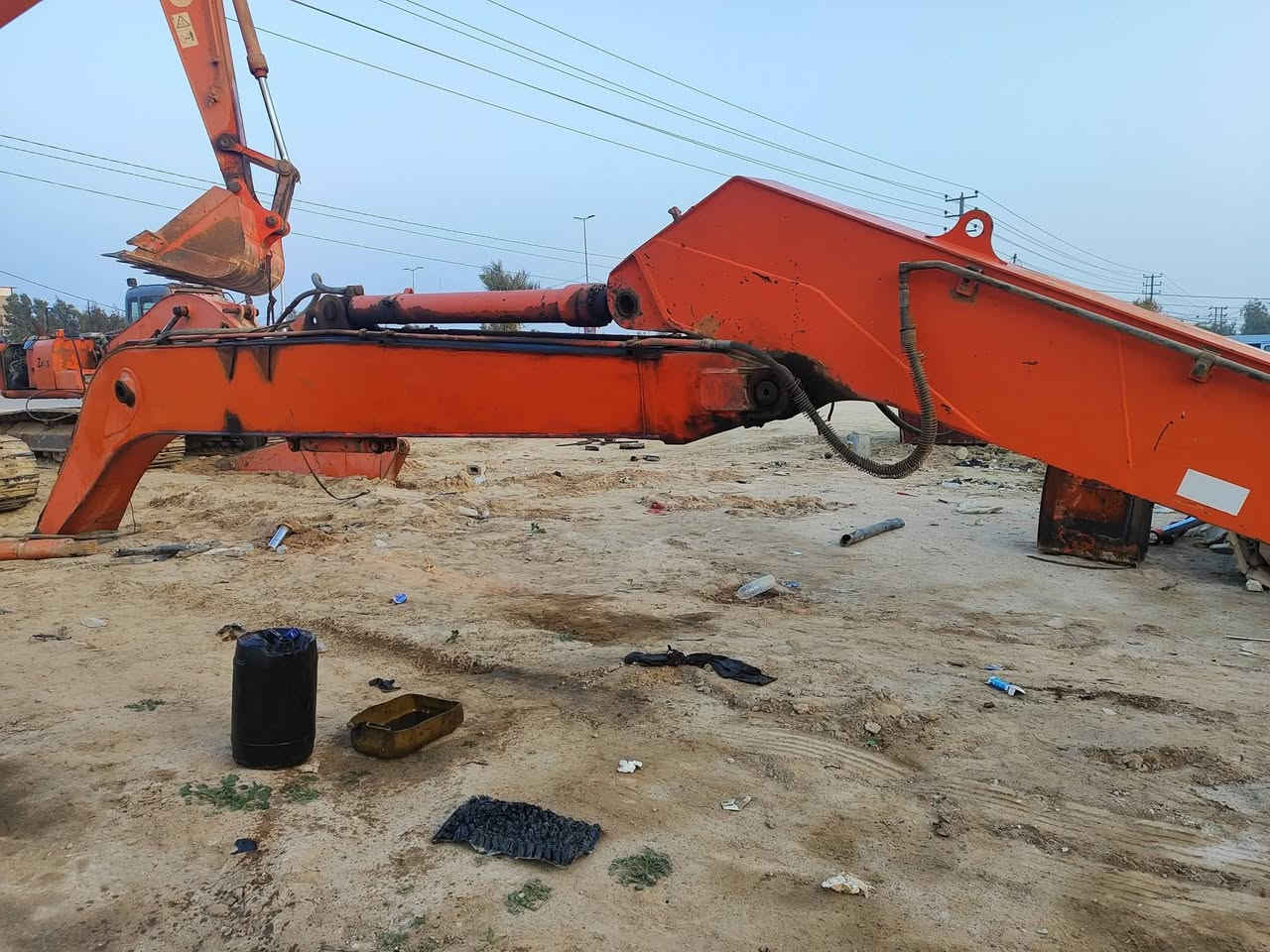 السلام عليكم للبيع اومراوس جب حفاره هيتاشي ١٤ متر ياباني بلادي العنوان كربلاء المقدسه شارع كربلاء نجف عمود ٩٧٣ تلفون ,***********
