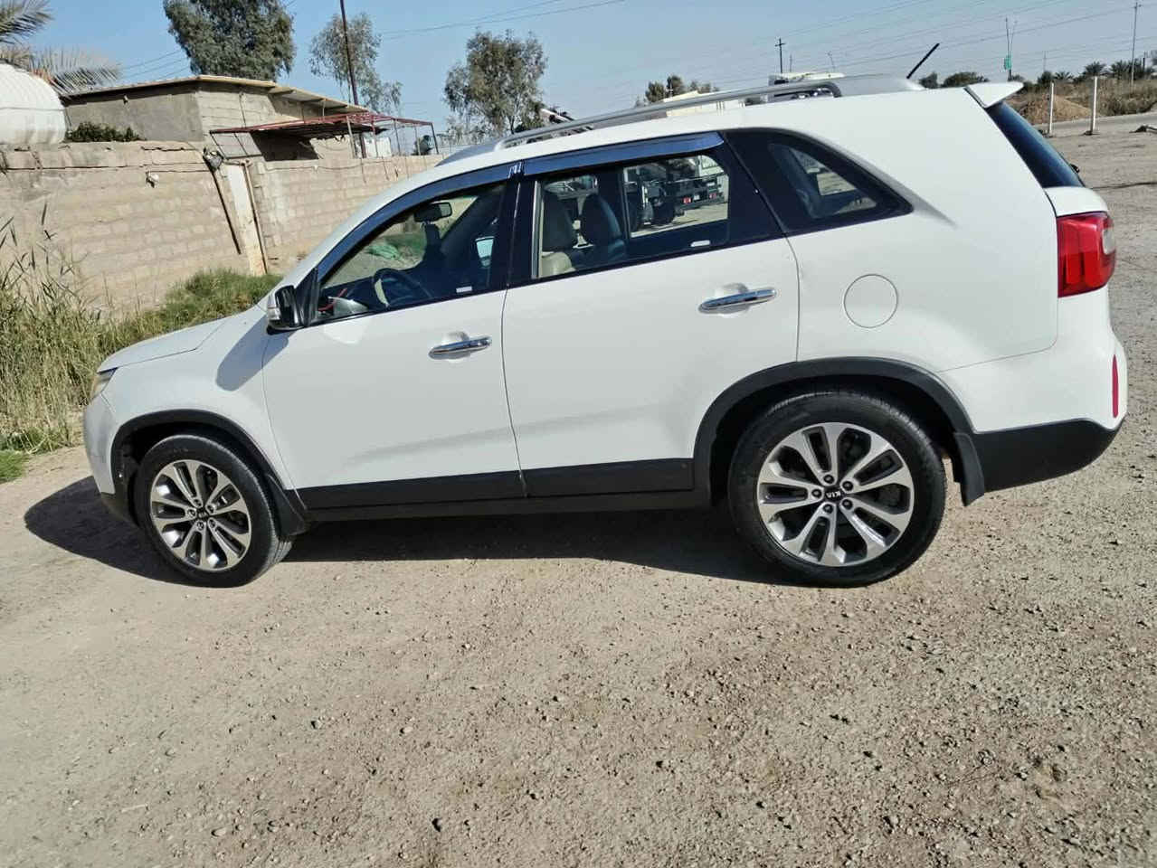 للبيع كيا سورنتو موديل 2015 رقم ديالى بسمي وارد خليجي مكفولة كفالة عامة من الصبغ والتبديل والبارد محرك ستة سلندر سبعة راكب ثلاث قطع تبريد بردات خلفية ويل كاب كروم فول عدا الفتحة ماشية 165 ألف كيلو السعر 185ورقة وبيهة مجال عنوان ديالى بعقوبة كاطون الرازي قرب مدرسة الشام رقم الهاتف *********** أبو وسام/ يرهم مراوس بي سورنتو 18او20 أو توسان 24 بس يكون خليجي أبيض مكفول/ رجاءآ إني مكلف بل نشر رجاءآ يوجد رقم الهاتف رجاءآ
