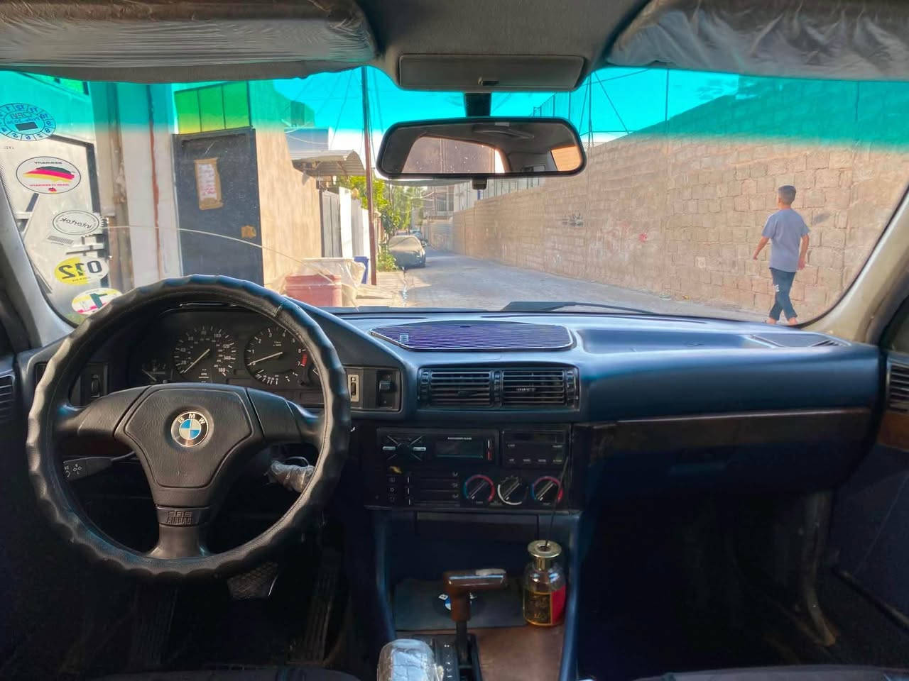 bmw للبيع
‎موديل ١٩٩٤ لون نيلي 
‎حجم ٥٢٥ تاك فانوس
‎داخل نيلي
‎بدون ضربة و خايس 
‎سنوية ساقطة شرط تحويل ثاني يوم
‎عليها غرامة 10.5 دولار تنزل من سعر
‎محرك بيها شوية دخان
‎تايرات جديد 
‎سعرها ٦٠ ورقة و بيها مجال للطيبين
‎رقم تلفون ***********

‎مۆدێل ١٩٩٤ رەنگی نیلی
‎مەکینە ٥٢٥ تاک دیجیتال
‎رەنگی ناوەوەی نیلی
‎بێلێدراو و رزیوی و خایس و براوە
‎سەنەوی کۆن بە شەرتی تەحویل
‎ غەرامە 10.5 دولار لەسەرە لە سعري دائەگرم
‎مەکینە تۆزێ دوکەڵی هەیە
‎تایەی تازە
‎سعری ٦٠ وەرەقە و مەجالی تێدایە
‎رەقەم موبایل *********** كركوك, العراق
