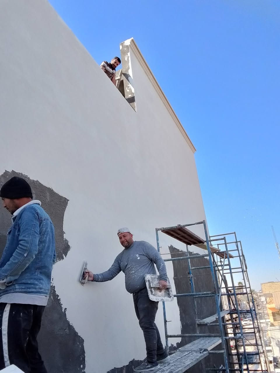 كادر مصري درجة اولى لبخ وفوم وطلس ونتر وتشطيب وجهات كسر زجاج تفكيم متفرغ *********** بغداد الكرده شغل علي أعلي مستوي بفصل الله أبو محمد
