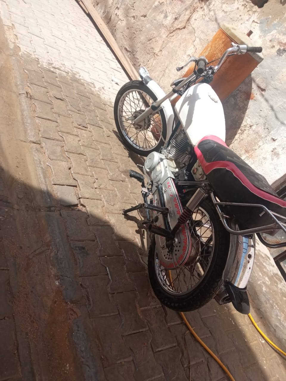 سلام عليكم دراجه نضيفه  سعرها 250 لي يريدها يراسلني ع هاذا رقم ورقم بي واتساب ***********
