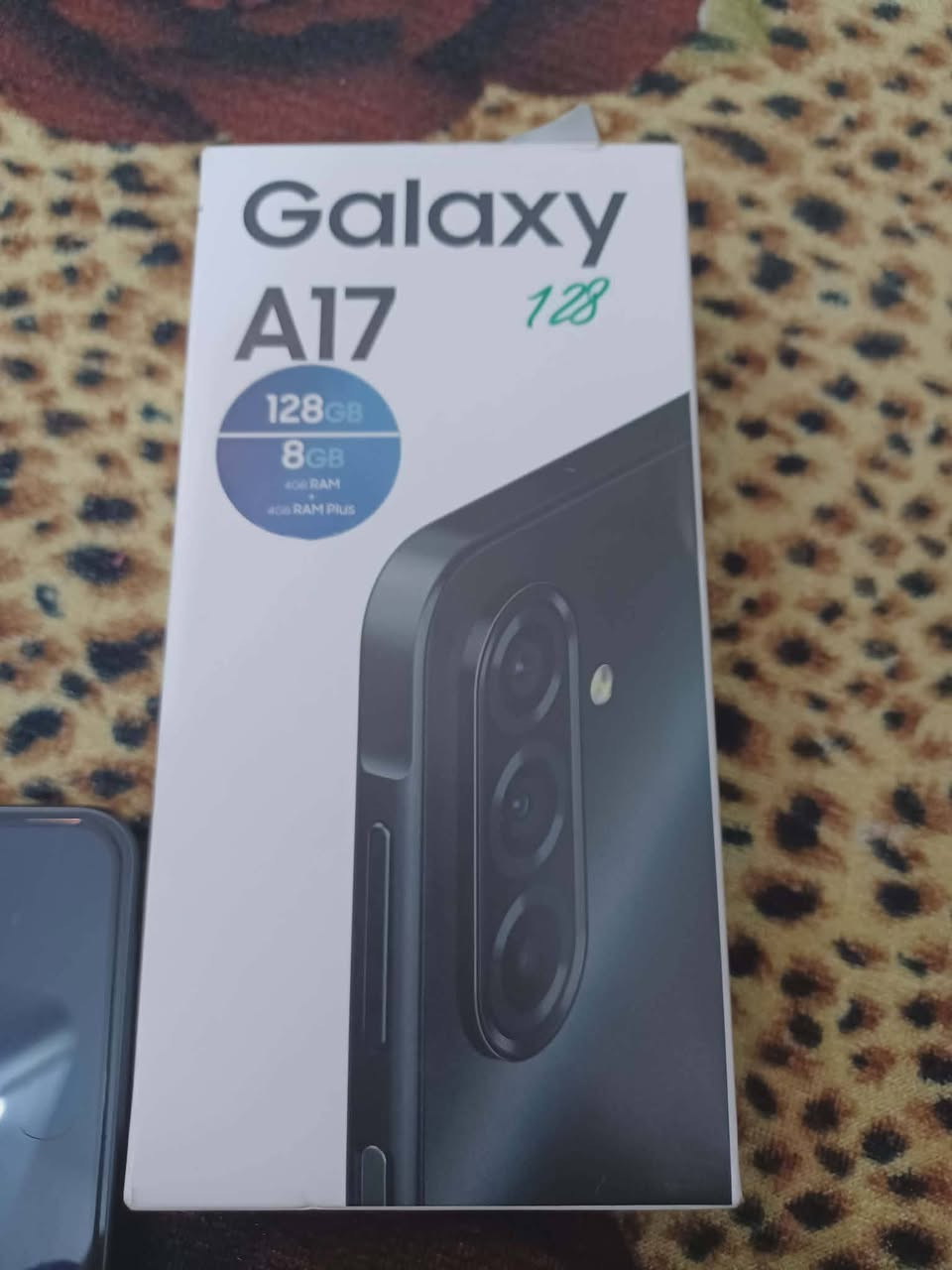 سلام عليكم جهاز A17سامسونج ذاكرة ١٢٨ مستعمل شكم شهر جديد فول نضافةكارتونة كامل ملحقات السعر ١٧٥ الستفسار *********** واتساب فقط
