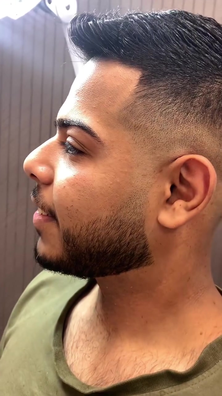 تحية طيبة من روما فيد..👋🏼
‏ (ROMA FADE)🇮🇹✂️ 
عرض لمدة اسبوع ❌🔥
 تنضيف البشره بجهاز (الهيدرافيشل) مع حلاقه احترافيه
"3 "مراحل بسعر (10 الف دينار) مع الحلاقه💈
"6 "مراحل بسعر (15 الف دينار ) مع الحلاقه💈
يشمل تقشير وتبيض البشره..✨
العنوان/ 👇🏼👇🏼👇🏼
الشعب -حي البساتين -داخل شارع البيسي(شارع العزه)
(مقابيل مجمع عبدالعزيز)
*********** 📞
