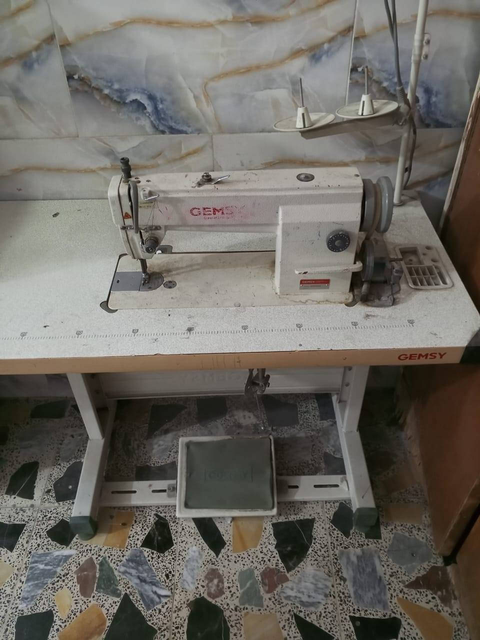 يا الله للبيع مكينة خياطة جديدة على وضع الشركة مكاني بغداد البلديات هذا رقمي ***********
