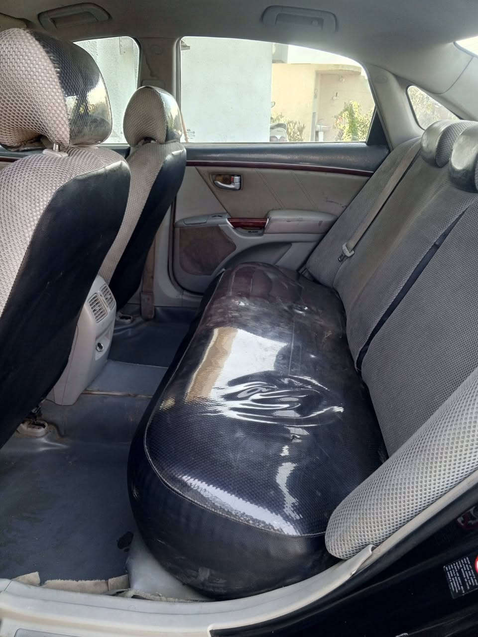 السلام عليكم شباب سيارة ازيرا موديل 2007 بأسمي سيارة جاهزة صدر امامي وخلفي جديد تبريد ثلج مكينة بيها خيط بخار بدون تنقيص كير نظيف محرك 3800  تحويل ثاني للبيع سعر 87 وبيها مجال او مراوس بسوناتا للاستفسار ***********/ /***********
