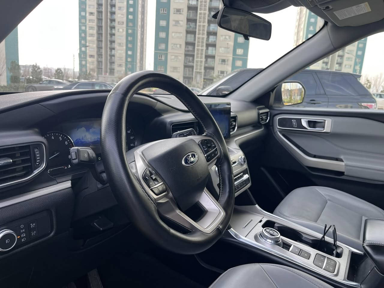 سلام عليكم 
فورد اكسبلورر ٢٠٢١ مواصفات فول XLT plus
بانوراما حساس داخل ابيض بيلادي گير ستيرن كوشن و ستيرن هيتر كوشنات كهربائية و VIP  بصمة شغال صندوق كهرباء بجم كبس بس باب سايق بدل بيلاد بدون دواخل رقم سليمانية رقم تلفون ***********
رقم شانصي

1FMSK7DH3MGB86671
سعر ٢٣٨ ورقة و بها مجال بسيط 
مكاني سليمانية
