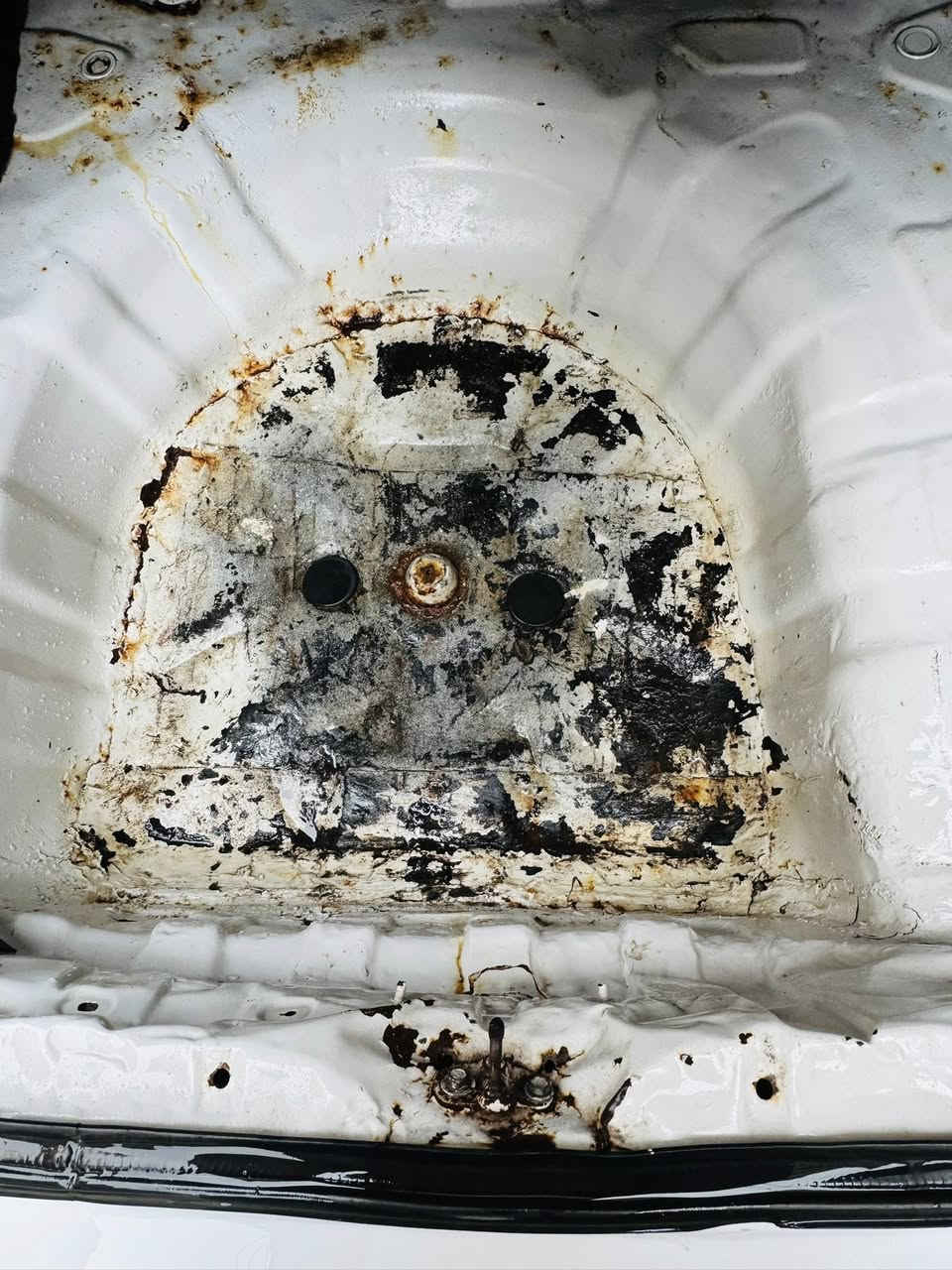 النترا 2012مصبوغه عام بسبب ترقيم السعر 96وبيها مجال ***********
