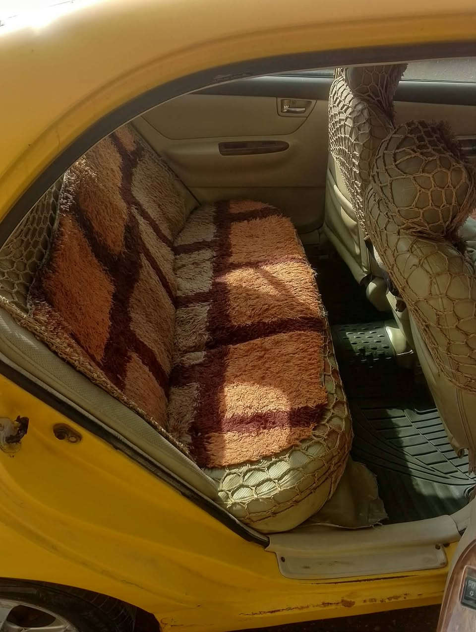 السلام عليكم سياره بي واي دي موديل 2011 رقم انكليزي السيارة جاهز تخم تاير وبارتي وكير ومكينه جاهزه لا هئيه لا غرمه مصفره السعر 35 وبيه مجال بسيط سياره مال جناي مكلف بل نشر العنوان حله  ***********
