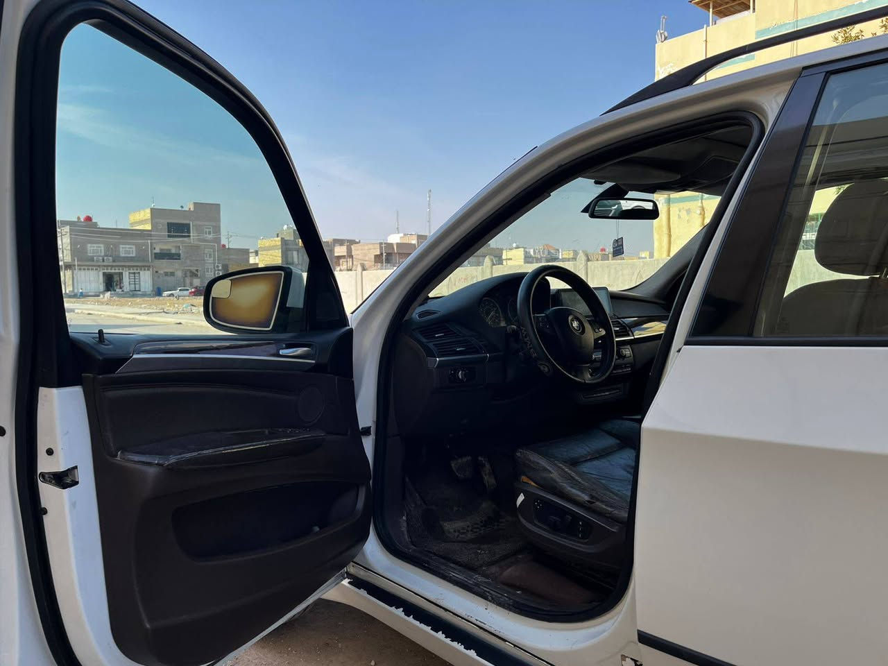Bmw x5 E70
موديل2008
وارد كلين تايتل
سونار موجود بيها رشات صبغ بالدوسات جوه البيبان اثر شخط هنا بالعراق
فول مواصفات
شاشه وكار بلي
كير كوبرا
كشنات كهرباء خزن ميموري
تدفئة بالكشنات
بانوراما
صندوق شفط
تدفئه وتبريد
تبريد ثلج بيانو
كير ومحرك كفاله
محرك ٣٠ n52 المرغوب
تخم تاير جديد
باتري جديد قبل كم يوم مبدله
والسياره مسويلها ادامه كامله 
رقم بغداد مميز
ررقم وهزه وسنويه جدد ومشروع وطني
 وبأسمي
السياره مال جناي وبالخير عالياخذها
السعر ١٢٥ ورقه
للتواصل على الرقم *********** 
سياره مال جناي بغداد, العراق

