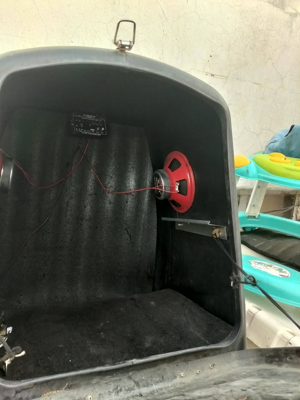 سلام عليكم صندوك ودمام كامل توني شادهن وصنودك توني مشتري صارلهن يومين وياهن تجوه مال ضهر ودرع مال دراجه و جامه فراشه كلهن توني مشترهن وعلي قيم بل يرضه بي الله وتمر امر عنواني بغداد مدينه صدر رقمي ***********
