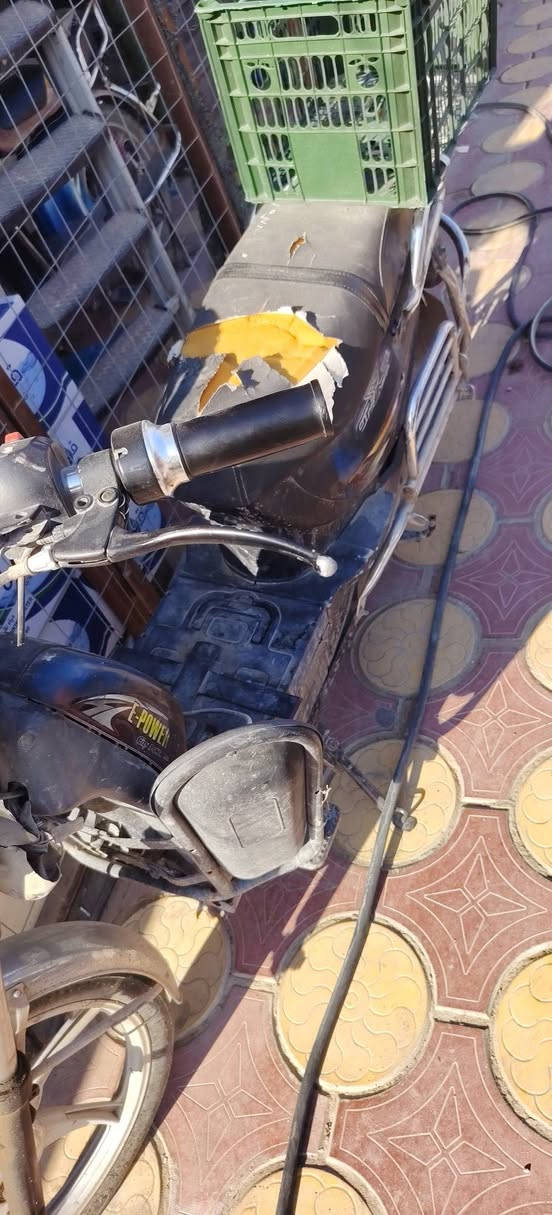 السلام عليكم ورحمة الله وبركاته
موطور للبيع البطاريات واكفات ميشتغلن
السعر ١٢٥٠٠٠ وبي مجال قليل
للتواصل ***********
