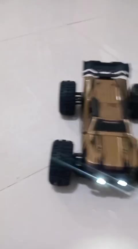 هايبر كو 1:14
مواصفاته معروفة السيارة ملحقاته كاملة ما عدا الكارتونه اجت بفلينه بيه بطارية 11v 3 Sel   و باقي التفاصيل واضحه بالفيديوهات سعره 125 و بيه مجال وتوصيل متوفر لجميع المحافظات للتواصل ***********
