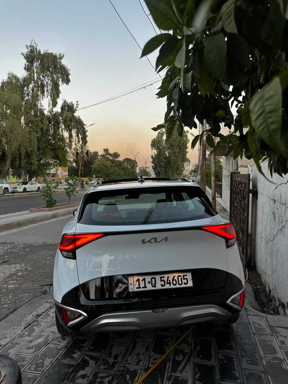 تحيه طيبه السلام عليكم 
كيا سبورتج 2024 خليجي 
فول مواصفات 
شركه دوليه
عداد 21 الف 
فول مواصفات 
كفاله 
رقم بغداد دولي باسمي تحويل مباشرة 
السعر 227 ورقه وبيها مجال بسيط 
اي استفسار 
*********** 
مكان بغداد كاظميه
