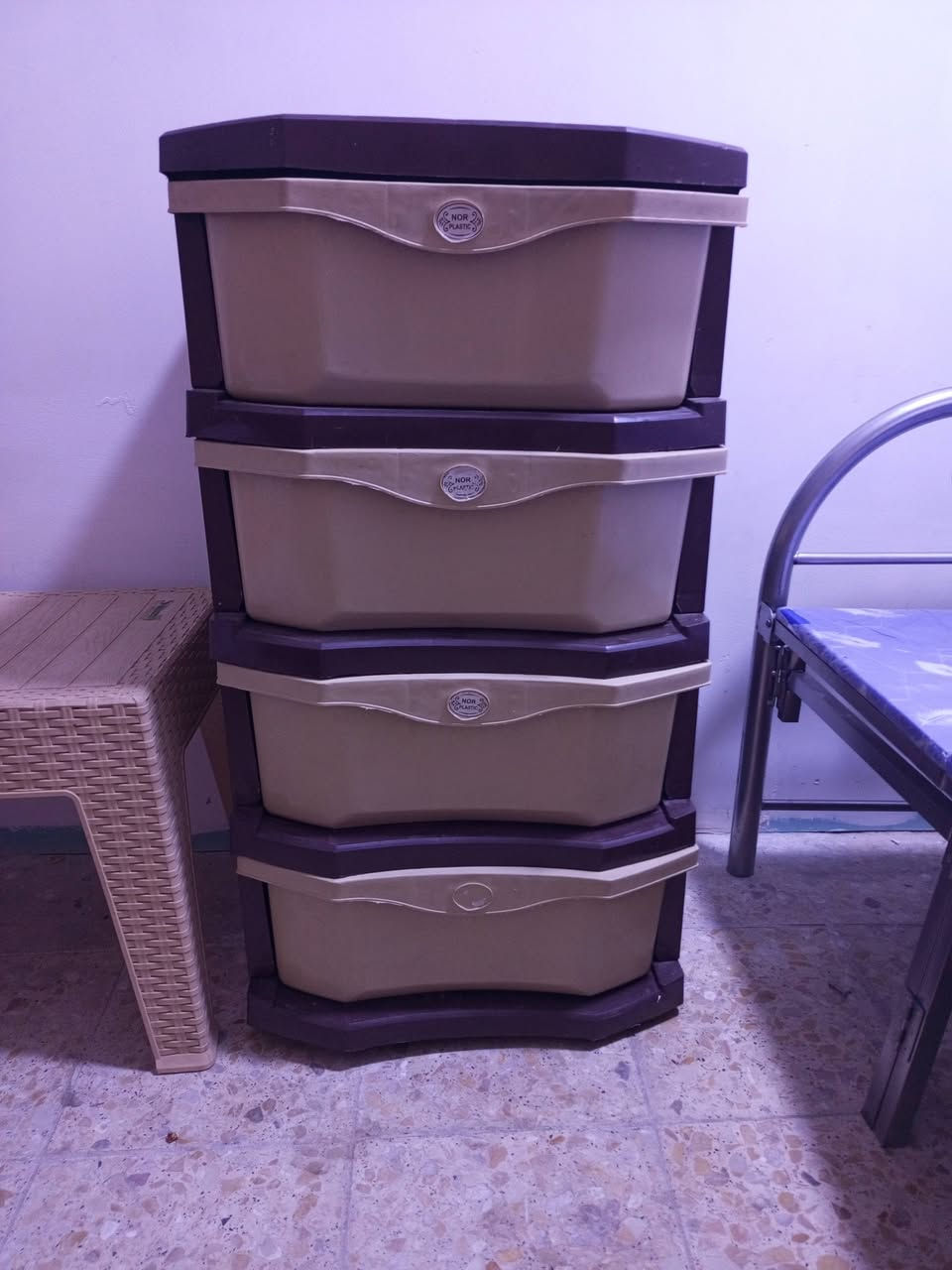 المجرات ١٠ الثلاجه ٢٠٠ الطبله ب٥ الف الشاشه ب٢٥ الف الفرشه اربع وجه مخده وتلبيسه ولحاف ٢٥ المبرده ب١٠٠ الف الزوليه  ١٥ القنينه ب٥٠ الف والبراد ب٧٥ الف الكنتور حديد ب١٠ الف ***********
