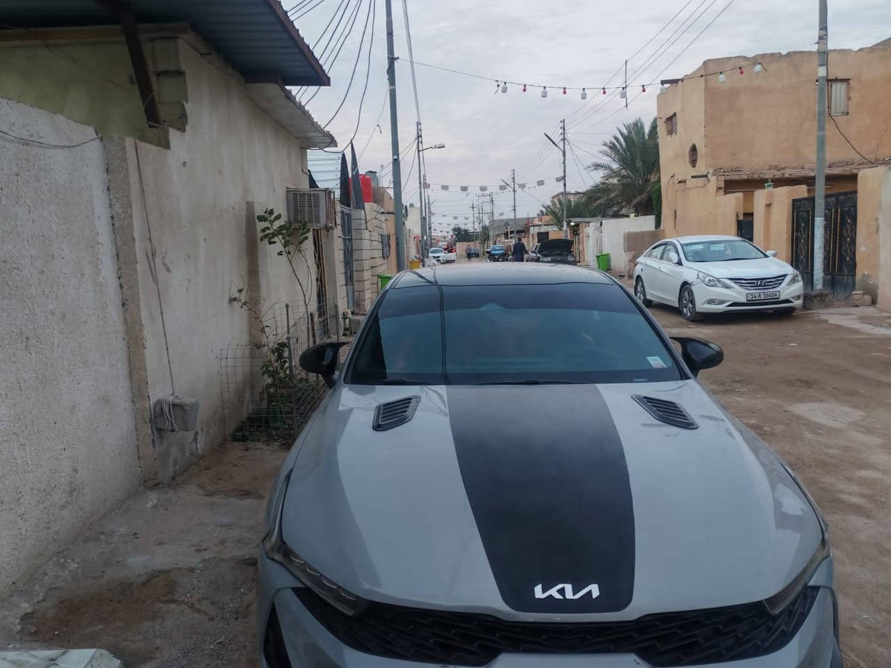 سياره كي 5 مديل 23 فول عده الفتحه
السياره حادثه جدا بصيط وحلو ماشيه 60 الف ما بيها نقص برغي السياره متعوب عليها مرتبه كلش
مكينه 1600 تيربو
السعر 180 وبيها مجال قليل

رقم بغداد معوقين

البصره الزبير الشعيبه

***********
