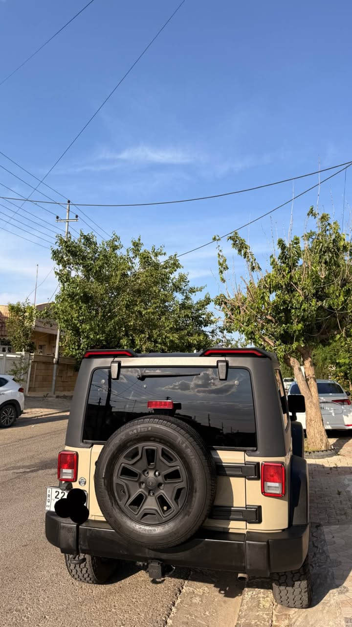 � بۆ فرۆشتن: Jeep Wrangler 2018 Sport

* مودێل: 2018
* 2 دەرگا (2 Door)
* 2 چملاخ لای سەکن سبوخن
* پەرەشوت تەنها سەکن 
* 110,000 مایل ڕۆیشتووە
* 4 تایەی نوێی لە ژێرە
* ڕەنگی خاکی/ڕمادی تایبەت و جوان
* LED Light لەسەرەوە و فۆگ لایت
* سەیارەکە پاک و پارێزراوە أربيل, العراق


**إذا كنت صاحب هذا الإعلان وتريد حذفه لأي سبب، رجاءا أرسل رسالة إلى الدعم الفني**