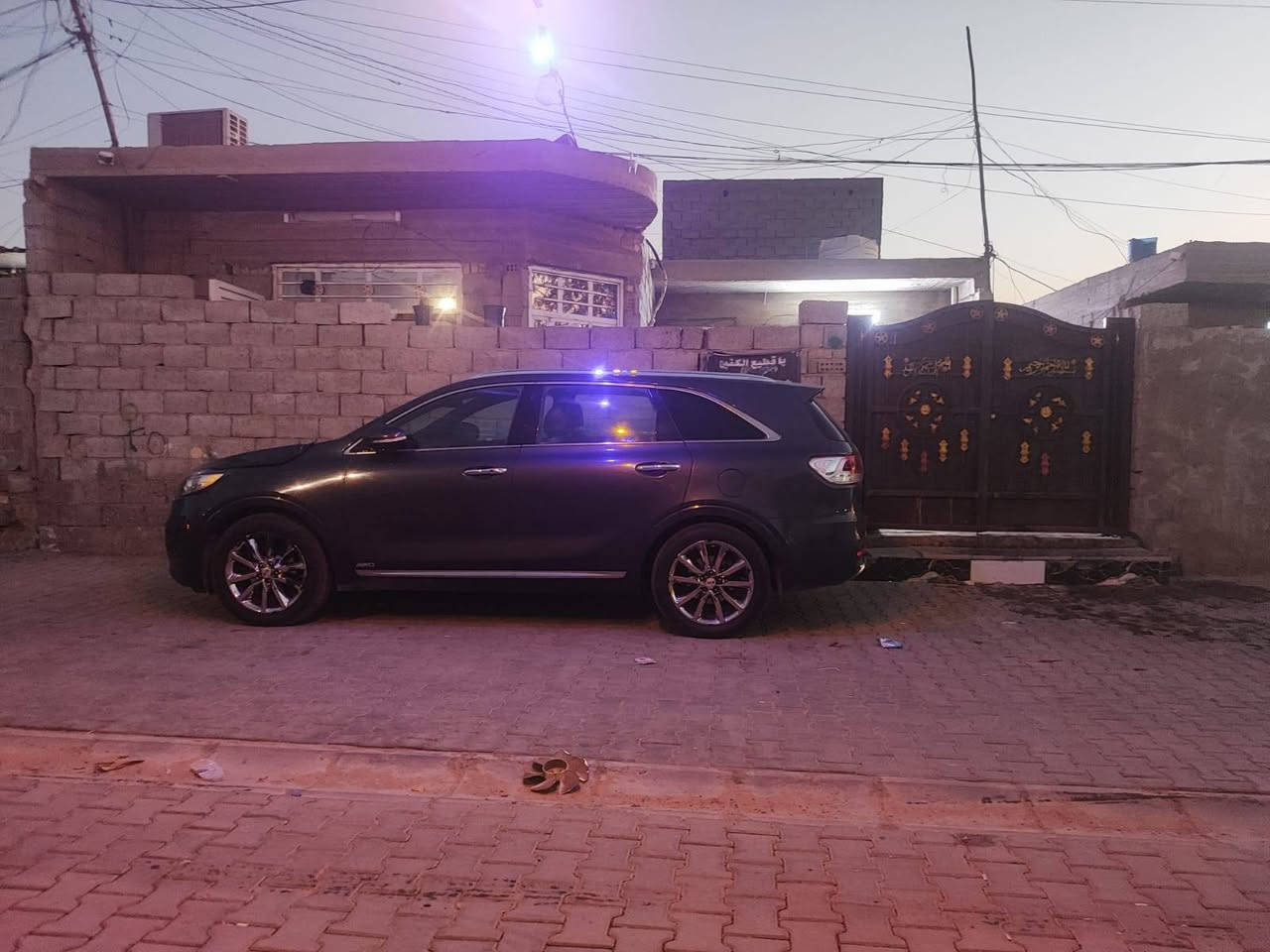 دار للبيع مساحة 125متر الشعب  حي البساتين شارع التكاتك
غرفة نوم 
استقبال 
مطبخ 
منور 
حمام 2
طرمة

مي كهرباء  وطني وسحب ومجاري كامل مكمل 
*********** لتواصل واتساب
