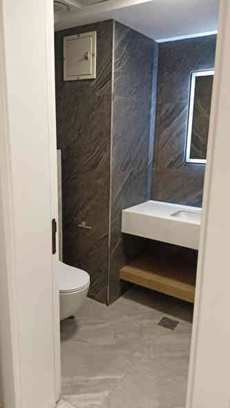 🪩 شقة للبيع – مجمع أبراج العبسلي

المساحة: 213.57م
بناية: ط7 ش6

3 غرف

صالة وحمامين

مطبخ مؤثث + غرفة غسيل وخادمة

إطلالة داخلية على البوليفارد

بلكونة كبيرة

الشقة فارغة – تسليم فوري

مسدد كامل
سعر المتر: 2.350.000 مليون
السعر الكلي: 504 مليون 
تبريد مركزي كامل

📞 للتواصل:
***********
***********
🏢 شركة سامر الصياد للعقارات
