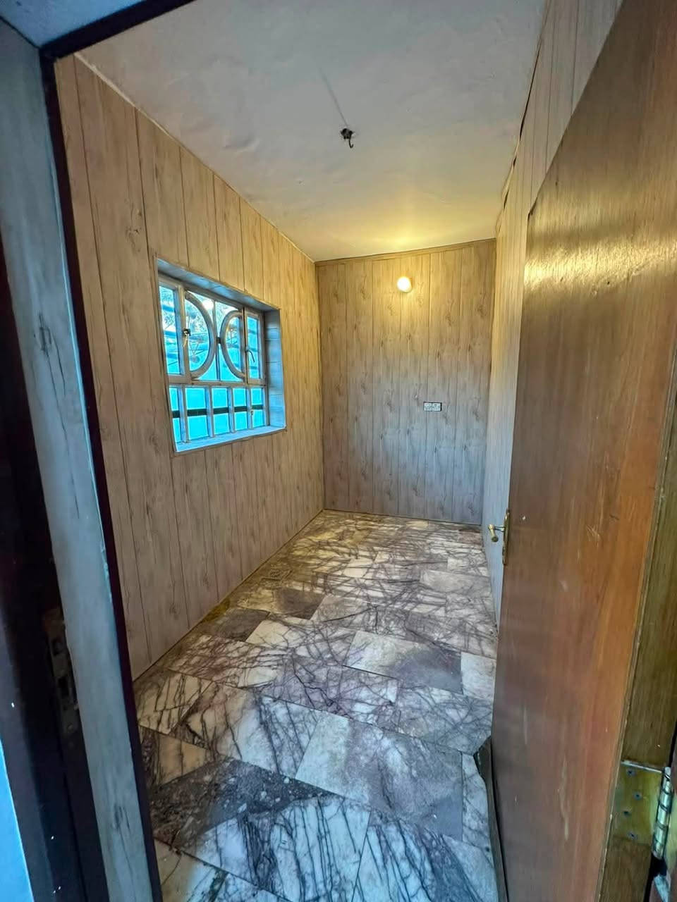 �✨ للإيجار في السيدية – بيت راقي ومميز ✨🏡
🌟 بيت بمساحة 150م
🛏️ يتكون من:
✅ 4 غرف نوم
✅ صالة واسعة
✅ مطبخ مرتب
✅ خدمات متكاملة
✅ كراج
✅ حديقه

💰 السعر:  مليون و350 قابل للتفاوض
 
📞 للاستفسار والحجز:
مكتب حلم عقاري للوساطة العقارية
📱***********
