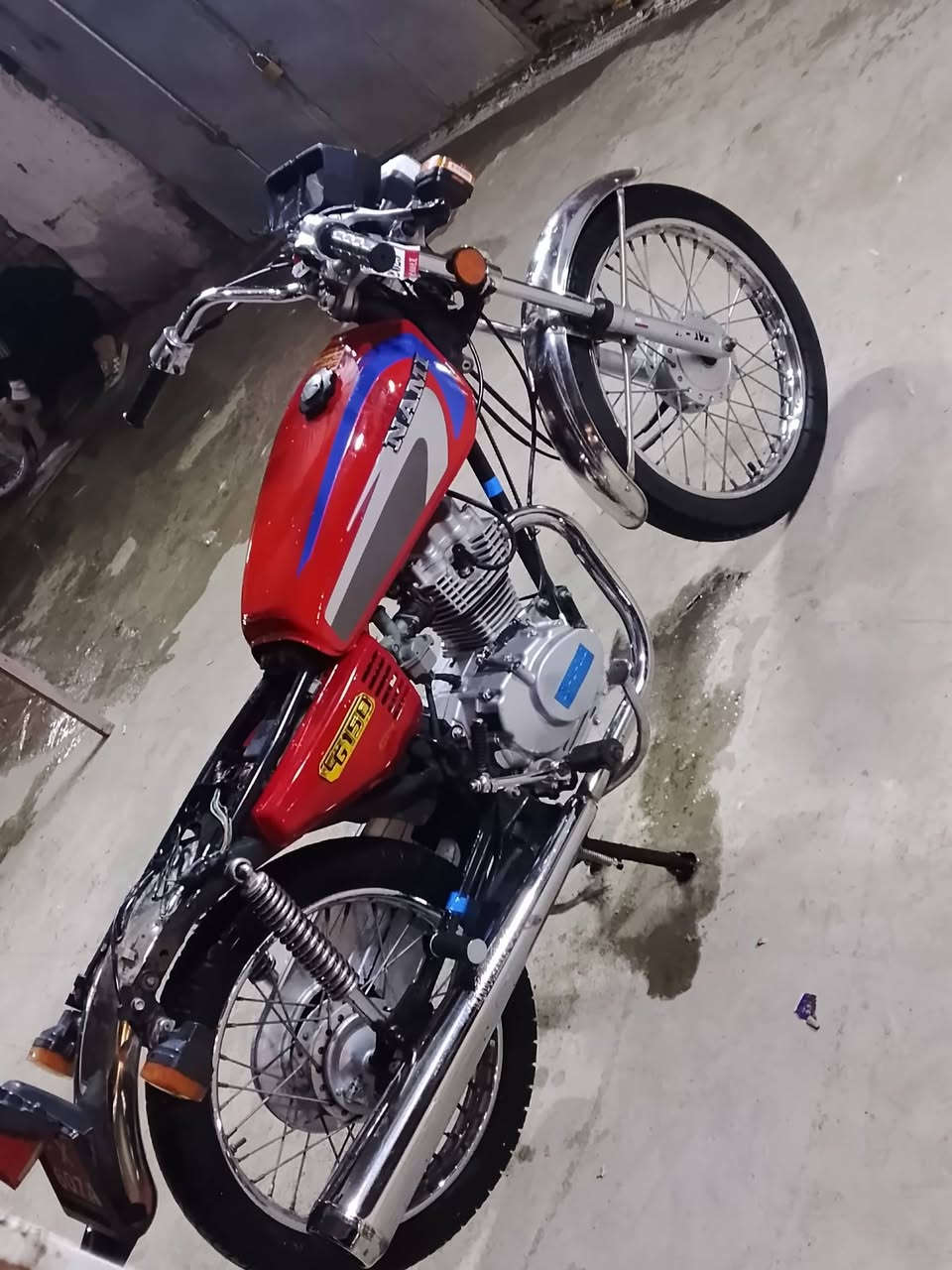 السلام عليكم دراجه للبيع موديل 22 اوراق اصولي شراي يتصل *********** دراجه نظيفه  امكاني واسط انوار السعر 750 وبيها مجال
