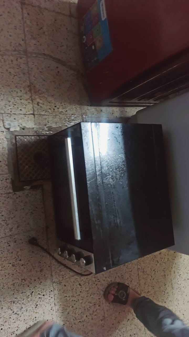 سلام عليكم عندي غساله توماتيك مستخدمه شهرين وغساله عاديه شرط شغالات واوڤن تركي شراي هذا رقمي ***********
