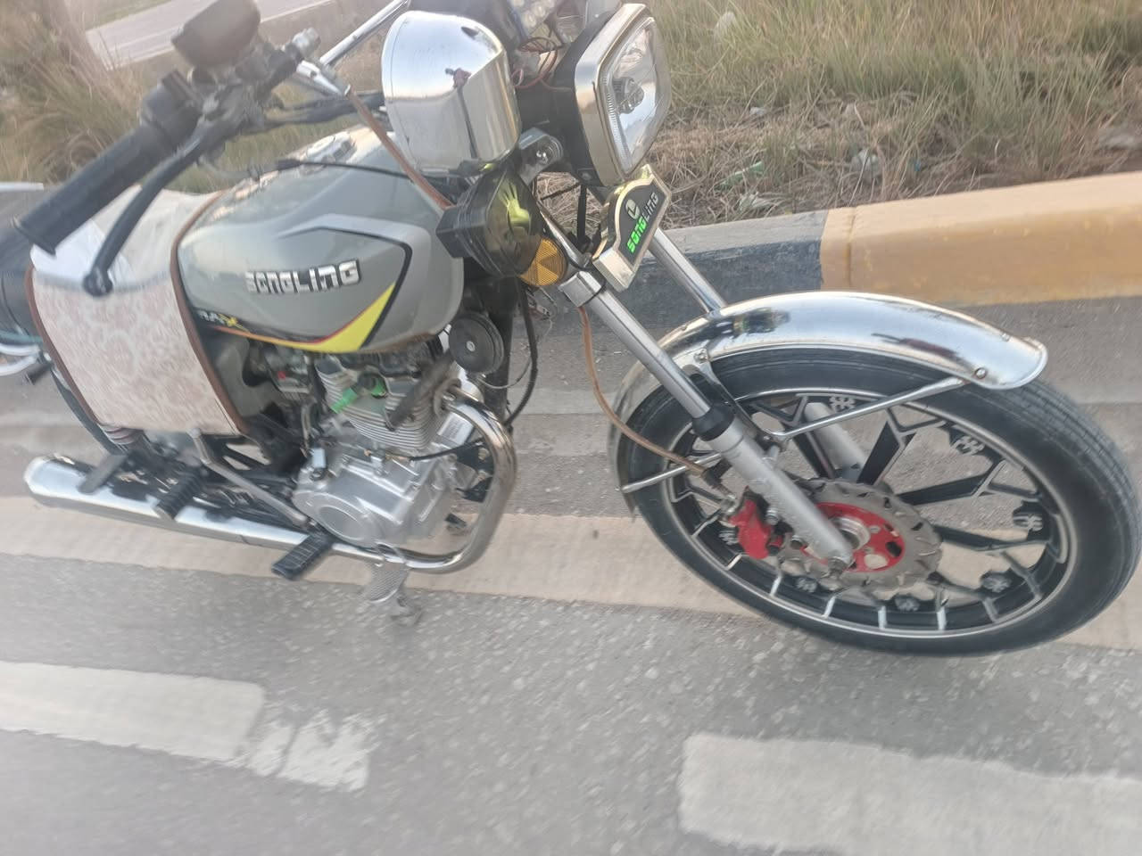 السلام عليكم دراجه سيفان  2024
دراجه نظيفة كلش استخدام شخصي 
مكاني محاويل 
سلف +هندر مابيهه شي نقص فقط بصمات ضايعه 
الشراي يدلل ***********
