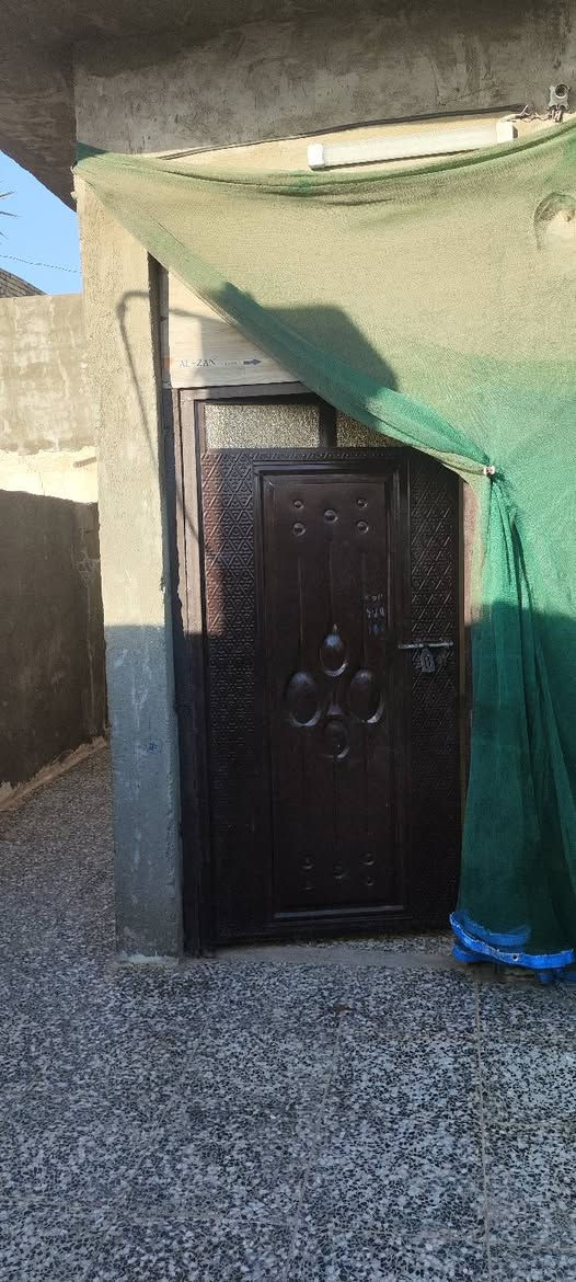 بيت للبيع سبع اقصور شارع عريض خدمات كامله مساحة ١١٥م استقبال صب وهول ومطبخ عكاده السعر٢٥ للاتصال ***********

