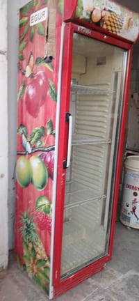 عارضة مشروبات غازيه • نظيفه • شارع المصرف