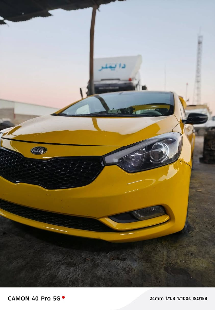 السلام عليكم
سياره كيا فورتي موديل ٢٠١٤ رقم أحمر سنويه عظم عاج معمره السياره اثر تلحيضات وصبغ جديد 
السياره رقم أحمر مثل ما ذكرتلكم
 ضبارتها ضايعه بالمرور كير ومكينه بشرط صدر جديد تخم تاير دواخل جديده سياره نضيفه كلش السعر خاص بيع أو مراوس 
***********
