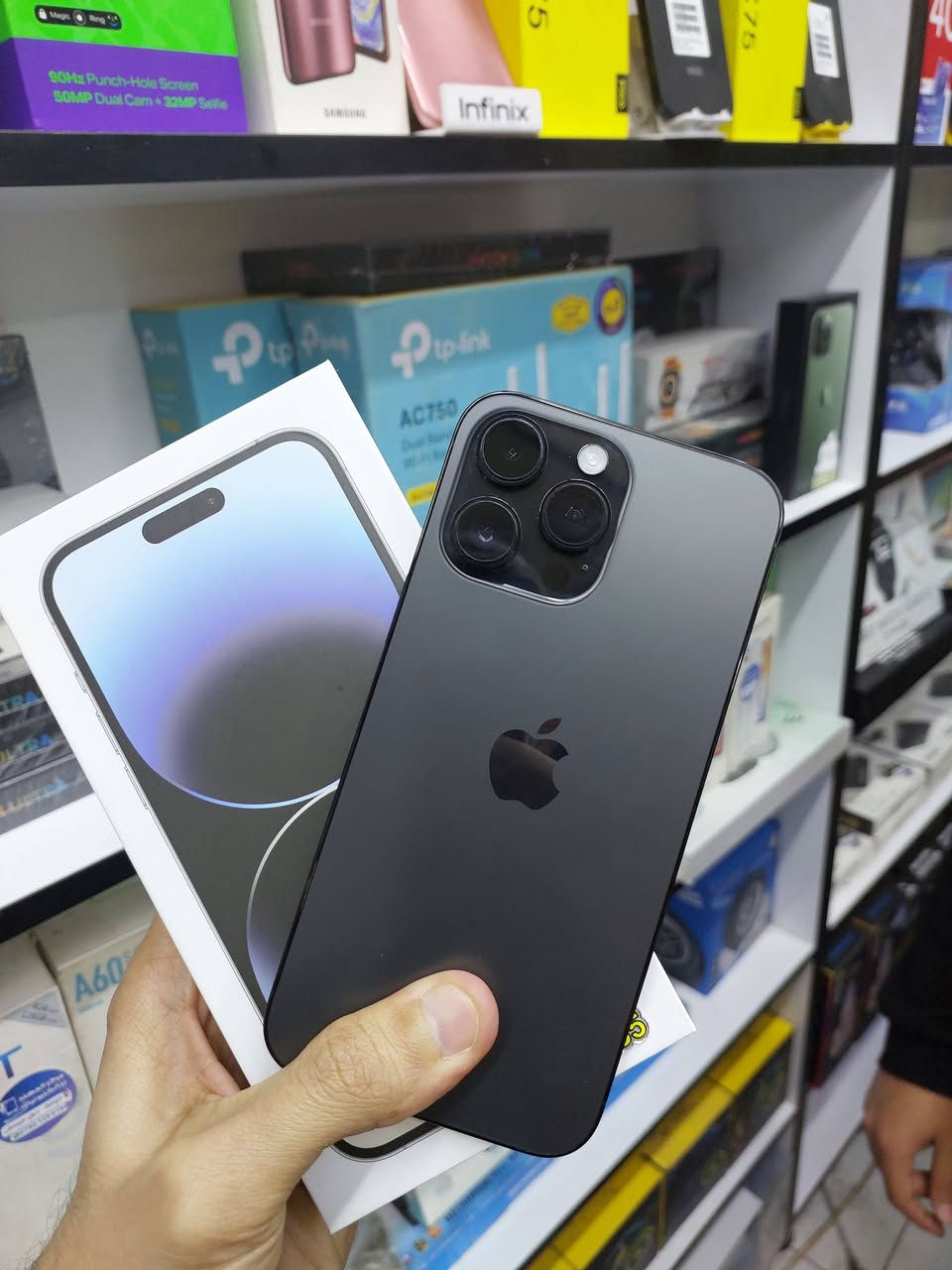 ١١ ، ١٣ ، ١٤ ، ١٥ برو ماكس
متوفرات و ما مااااار عليهن درنفيس 
راسلني و تتدلل عن تفاصيلهن و اسعارهن 

مكاني بـ حي ميسان و هذا رقمي : 
***********
