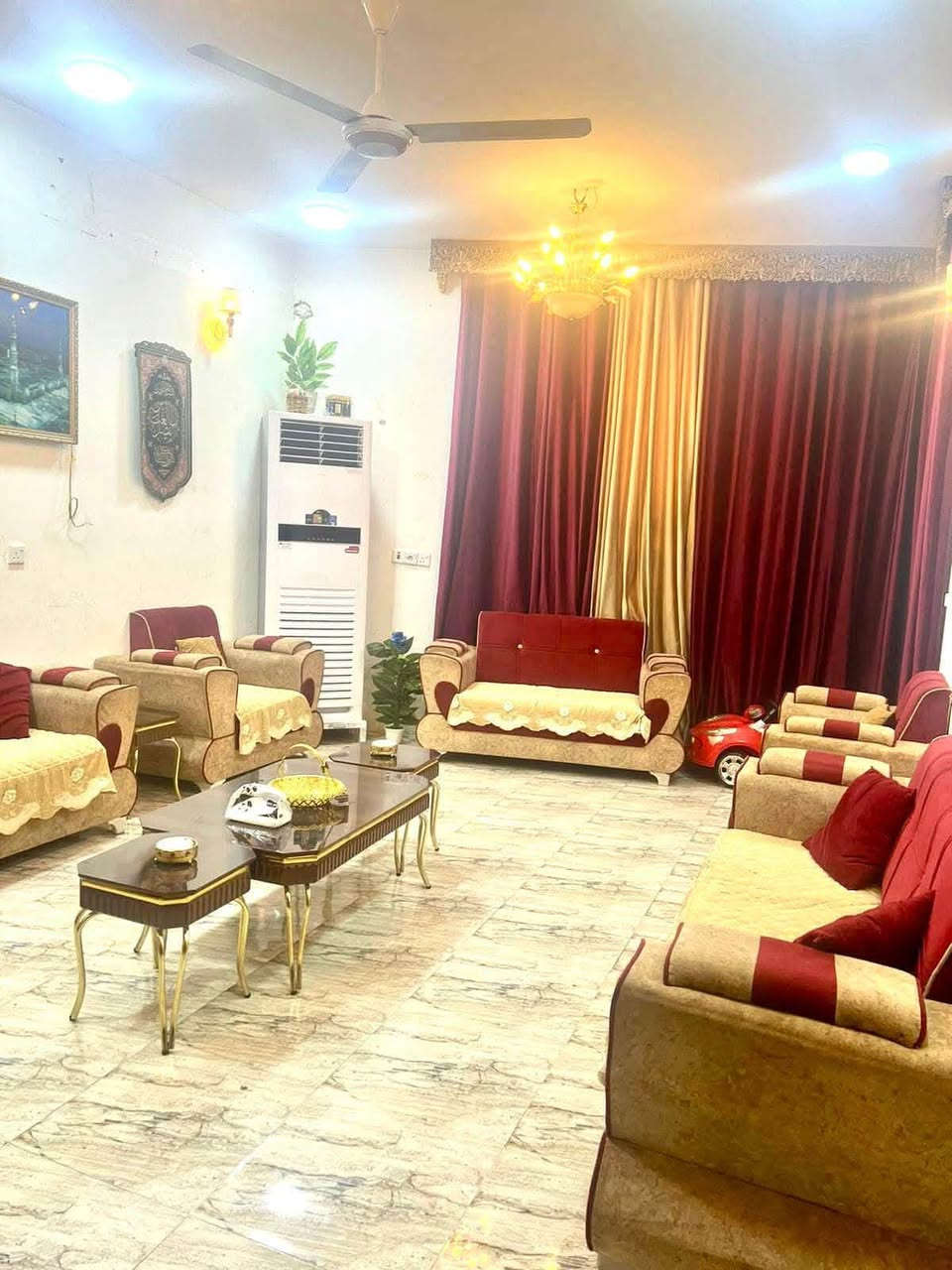 دار سكن للبيع الموظفين المساحه 126م مربع شارع 20م تجاري الطابق الاول غرفة نوم وصاله ومطبخ وصحيات داخليه وخارجيه الطابق الثاني ثلاث غرف نوم مع صحيات موقع مميز جدا مراجعة مكتب الاستاذ رمضان توماز للعقار واسط العزيزية شارع الخليج تحت الطابو القديم بادارة وليد رمضان توماز الشمري للعقار ***********///*********** اهلا وسهلا بكم
