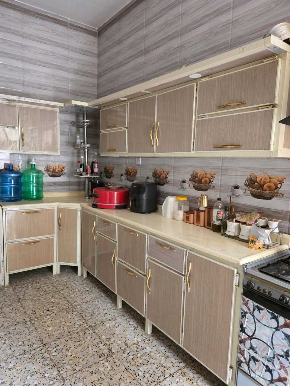 كاونتر ١٦ متر للبيع  نظافه ٩٥٪
وقنفات حديد تسكام +٣ طبلات للبيع


**إذا كنت صاحب هذا الإعلان وتريد حذفه لأي سبب، رجاءا أرسل رسالة إلى الدعم الفني**