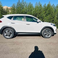 للبيع توكسان ٢٠١٨ خليجي استلام شركة القلم سيارة نضيفة جدا تخم تاير جدي...