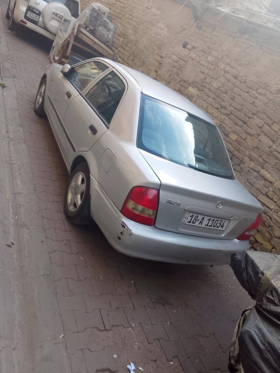 من رخصة الادمن سيارة ماصدة موديل 2000حجم 323 رقم دولي محرك الفين كير اوتوماتيك تبريد شغال تدفئة شغالة تخم تاير  ناعمة جدا اوبلعافية التصير من نصيبة مكانها المحمودية واتساب ***********
