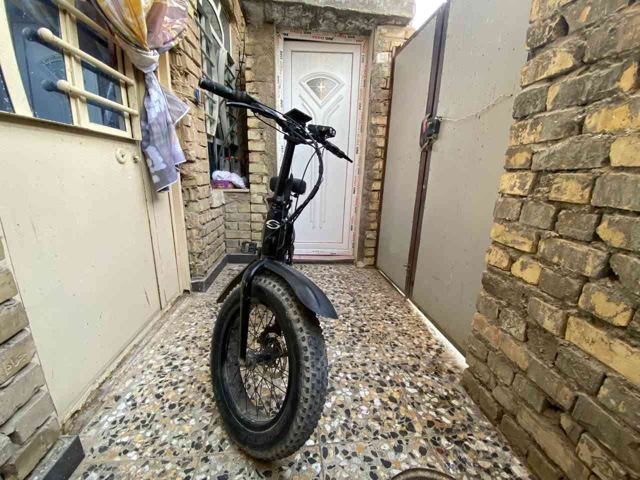 بايسكل كهربائي للبيع.

بطارية ليثيوم ٤٨ فولت،  يوصلني من شاطئ التاجي للكرادة ذهاب وعودة بس على الشحن، شاحنته موجودة ايضاً.  صارله عندي اقل السنة، بايسكل شبه جديد.. اغراضه امريكية كلها، لكن التصنيع بالصين..

السرعة على الشحن ٢٠ كيلو متر بالساعة.. والكير العادي سبع سرعات.. بيه ثلا طرق للسير، الاول فقط كهربائي - الثانية بايدر مع الكهرباء سريع - الثالثة فقط على البايدر. بايسكل رياضي مثل ما تشوفون بالصور.. 

سعره ٥٥٠ الف دينار.. وبيه مجال، اني اخذته جديد قبل اقل من سنة ب٦٥٠ الف.. 

رجاءاً راسلني على الصفحة خاص اذا تريد تشتريه، وتدلل..


**إذا كنت صاحب هذا الإعلان وتريد حذفه لأي سبب، رجاءا أرسل رسالة إلى الدعم الفني**