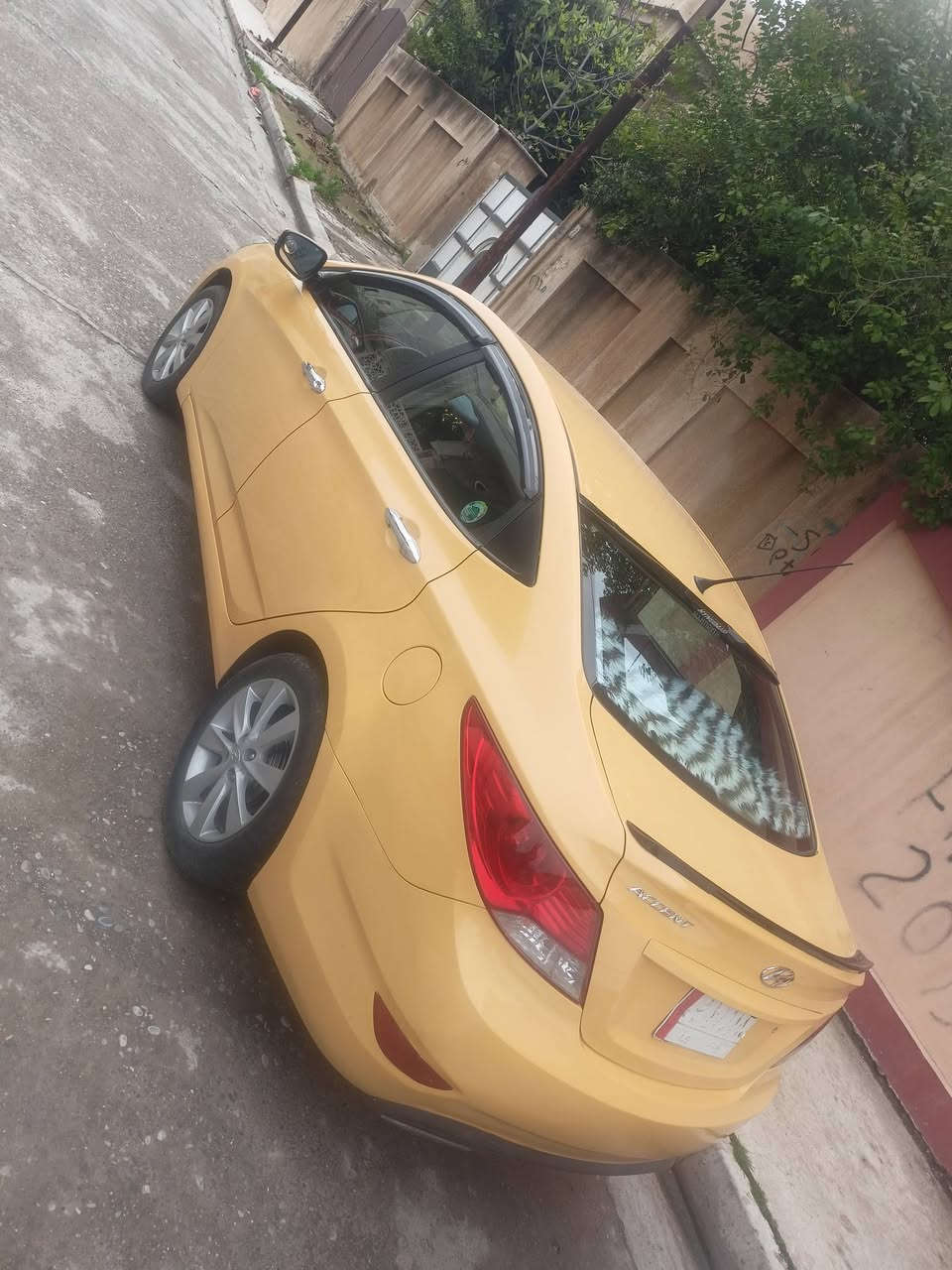 متاح اكسنت مضلع 2014 رقم بغداد بسمي وتحويلها بالموصل هيئه وغرامات صفر
محرك 14 والكير Cvt
اشاير بلمري وتحكمات جهتين 
طخم تايرات جديد باتري جديد
طخم امامي خلفي شرط
سياره حيل نظيفه وشرط من كلشي
***********
***********
