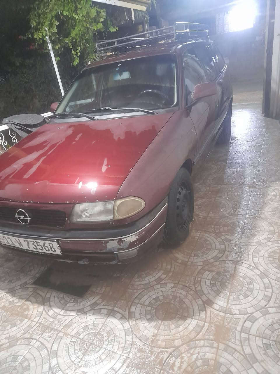 السلام عليكم اوبل استره نضيفه حلوه السياره بلادي تبريد موديل 1994 داخل حلو لون احمر لا ضربه لا كصه السياره جاهزه كهربائية كله شغاله محرك 2000 اوتوماتيك ابطاين جدد دشبوب جديد محرك وكير ابلادي تايرات جدد السياره انشالله ربع ما اذب عليه السياره مصبوغه جراد فقط لجماليه  مكان السياره بغداد ابو غريب حي الشهداء قرب محطه جوهره العدنان ***********
