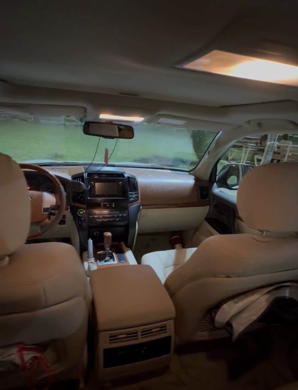 سيارة تويوتا لاندكروز GX R جكسار ثمانيه سلندر 8V  موديل 2014  بريمي فول مواصفات 
السيارة ابيض صدفي رقم بغداد مشروع وطني ( باسمي ) تحويل مباشر
  
السياره نظيفة وجاهزة من كلشي تخم تايرات جديده ومكان السيارة مجمع الجوهرة السكني 

والجاد بالشراء يتفضل  يتصل ***********
 بي واتساب وبالخير مقدما الي ياخذها 

السعر ٣٧٥ ورقة وبيها مجال للشراي

المواصفات : 

١- جكسار GX R  بريمي لون السيارة ابيض صدفي

٢-  المحرك ٨ سلندر حجم ٤٧٠٠  المرغوب

٢- بصمة تشغيل عن بعد 

٣- بصمة فتح وغلق الابواب

٣- كراسي جلد - دوشمة ٢٠٢٥

٤- فتحة بالسقف

٥- فور ويل

٦- مقعد السائق كهرباء ٣ دكم

٧- تحكم ستيرن

٨- كامرة اماميه وخلفيه

٩- حساسات امامي وخلفي

١٠- لدات

١١- زنون بلادي

١٢- اشارة ترحيب 

١٣- المراية الجانبيه تقلب للاسفل مع الرجوع للخلف

١٤- ثلاجة

١٥- زراكات
