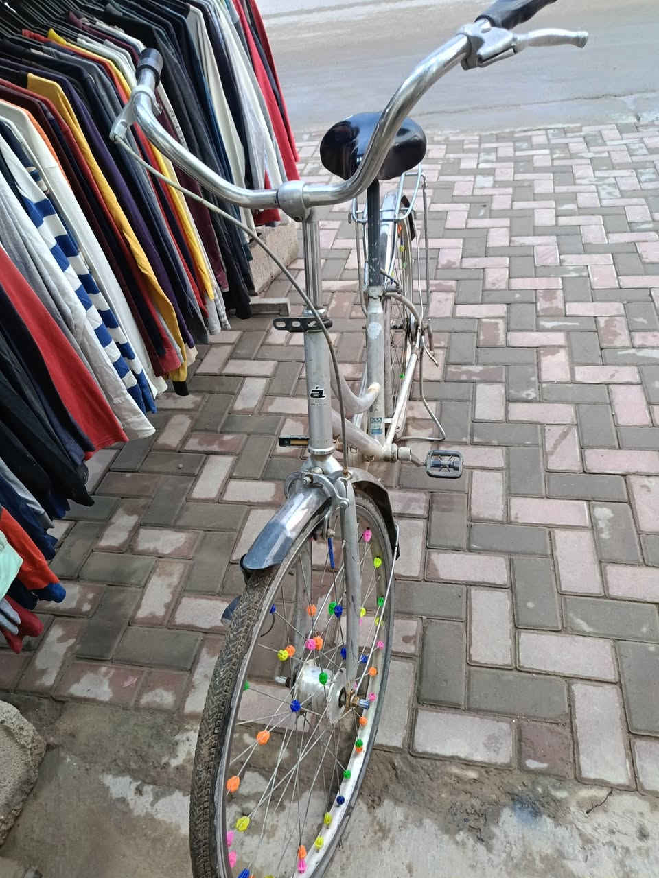 السلام عليكم بايسكل للبيع
السعر 70.بي مجال  اتصل على الرقم ***********
