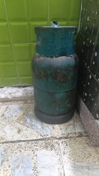 دبة غاز • كاونتر • مكينة خياطة • مثرامة لحم • بوفيه • طباخ • شاشة بلاز...