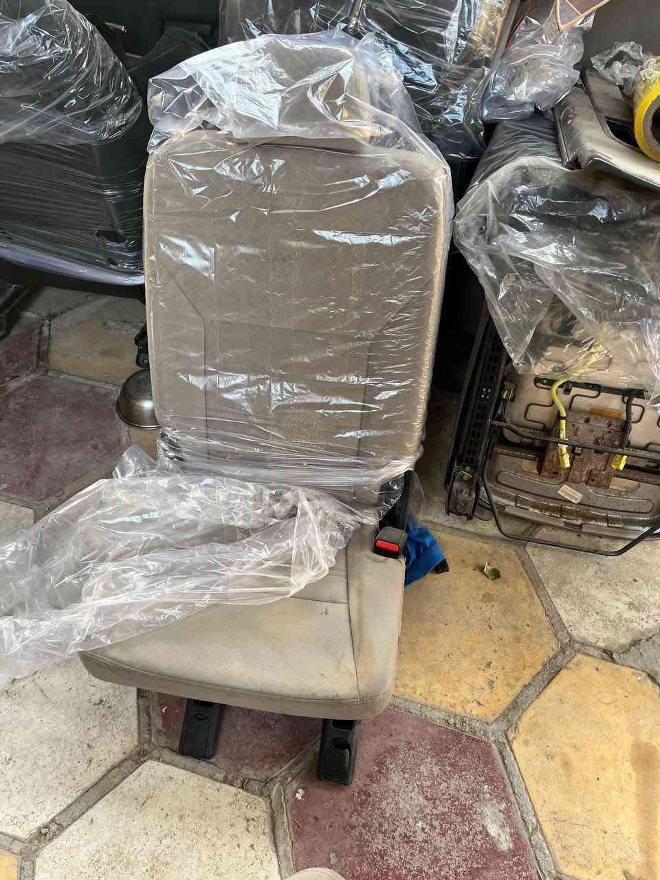 كشنات سورنتوا ١٦ لون بيجي ٧ راكب
***********
