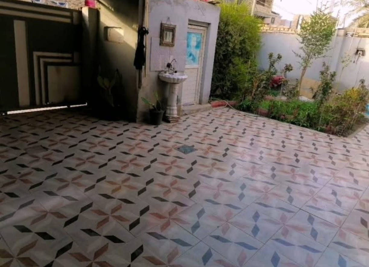 دار سكني للبيع  | حي الفرات
_______________________________
 الموقع | خلف متوسطة الاقصى  
_______________________________
 المساحة | 221 م2
الواجهة | 10 م
_______________________________
تفاصيل الدار بناء عكادة :
🔹 الطابق الارضي : 
1 غرف نوم الطابق الارضي
 استقبال + صالة + مطبخ + صحيات متكاملة
كراج - حديقة
🔹 الطابق الاول 
مكون من 4 غرف نوم 
_______________________________
للاستفسار اكثر زورونا في مكتبنا الكائن في :
ديوانية - الجزائر- مقابل برج الامراء 
مجاور مستشفى الحياة للعيون - د.حسنين
او الاتصـــال على الارقام
***********
***********
