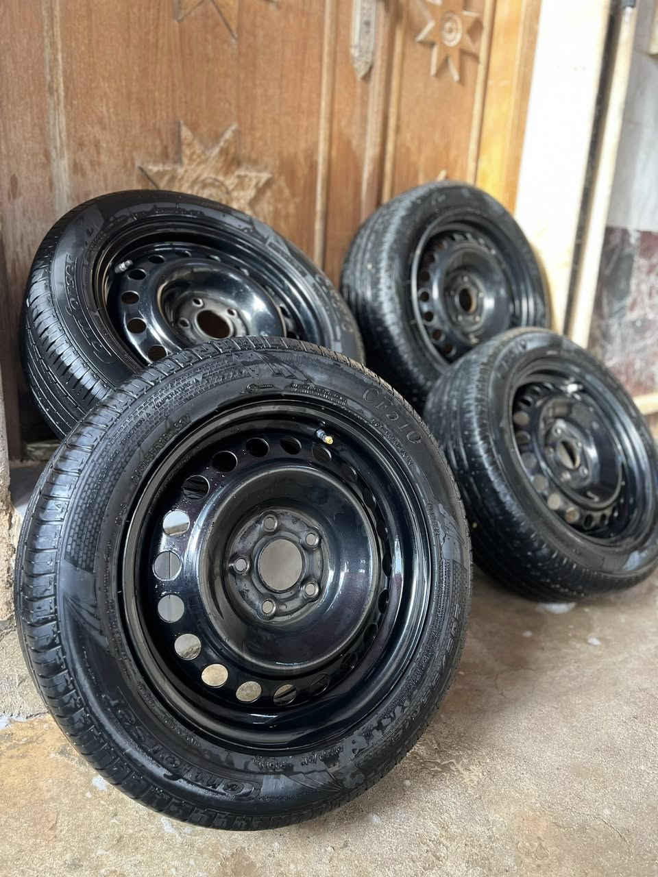 السلام عليكم
تخم ويل حديد كوري أصلي مال صول موديل 24 
قياس الويل 16 
قياس التايرات اللي بي 205/55/16 
نوع التايرات comforser 
مستعملات شهر فقط 
السعر 300 ألف 
يرهمن فورتي جي تي لاين - صول - كورلا - كامري 
للتواصل واتساب *********** 
او اتصال ***********
