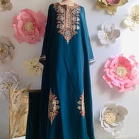 دشداشة نسائية • كشمير مطرز • توصيل لجميع المحافظات