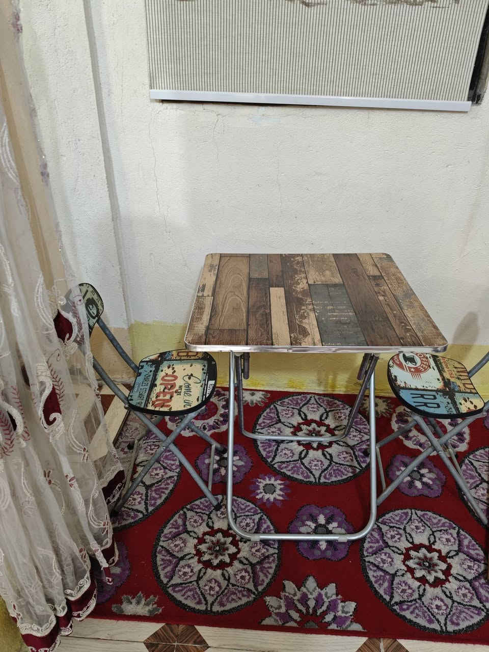 سلام عليكم ميز طعام للبيع
السعر 40 اوبي مجال 
***********
