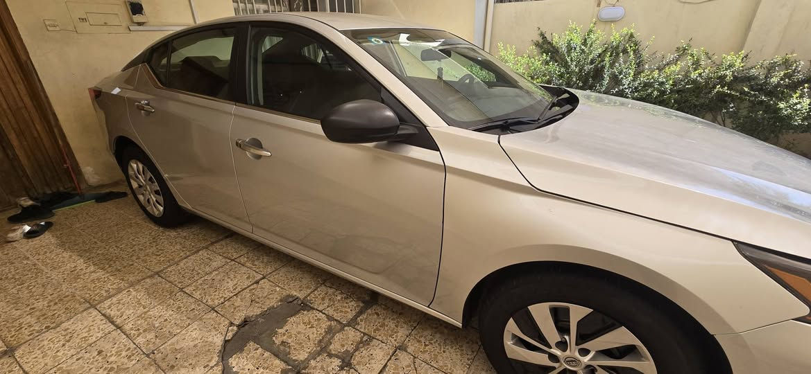 السلام عليكم ...
نيسان اليتما ٢٠٢٤ فئة ال s
سيارة جديدة بمعنى الكلمة ماشية ٢٣ الف مايل 
سيارة بأسمي رقم بغداد تحويل ثاني يوم 
صور الحادث مرفقة السيارة بدون ايرباك 
السعر ... (( 160 $ ))
مكان السيارة شارع فلسطين 
***********
