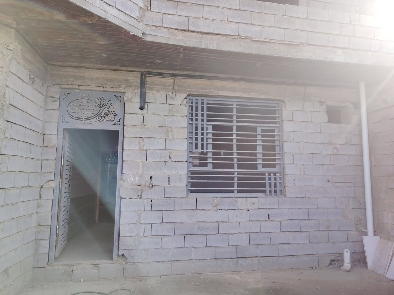 سلام عليكم
هيكل للبيع طابقين قيد الإنشاء
الموقع صلاح الدين قضاء بلد حي الوحده قرب حولي المشروع
تفاصيل الهيكل
جنس عقار ملك طابو صرف
المساحه ٢٥٠ متر
يحتوي على طابق الأول على
كراج
حديقه
استقبال
مطبخ
صاله كبيره
غرفتين منام
صحيات داخليه وخارجيه
يحتوي الطابق الثاني على
صاله
غرفتين منام
خدمات كهرباء ماء ومجاري
للاستفسار الاتصال على الأرقام التاليه
***********
***********
او مراجعة مكتب التمار للعقار الواقع شارع المحطه محلات الحاج عدنان
