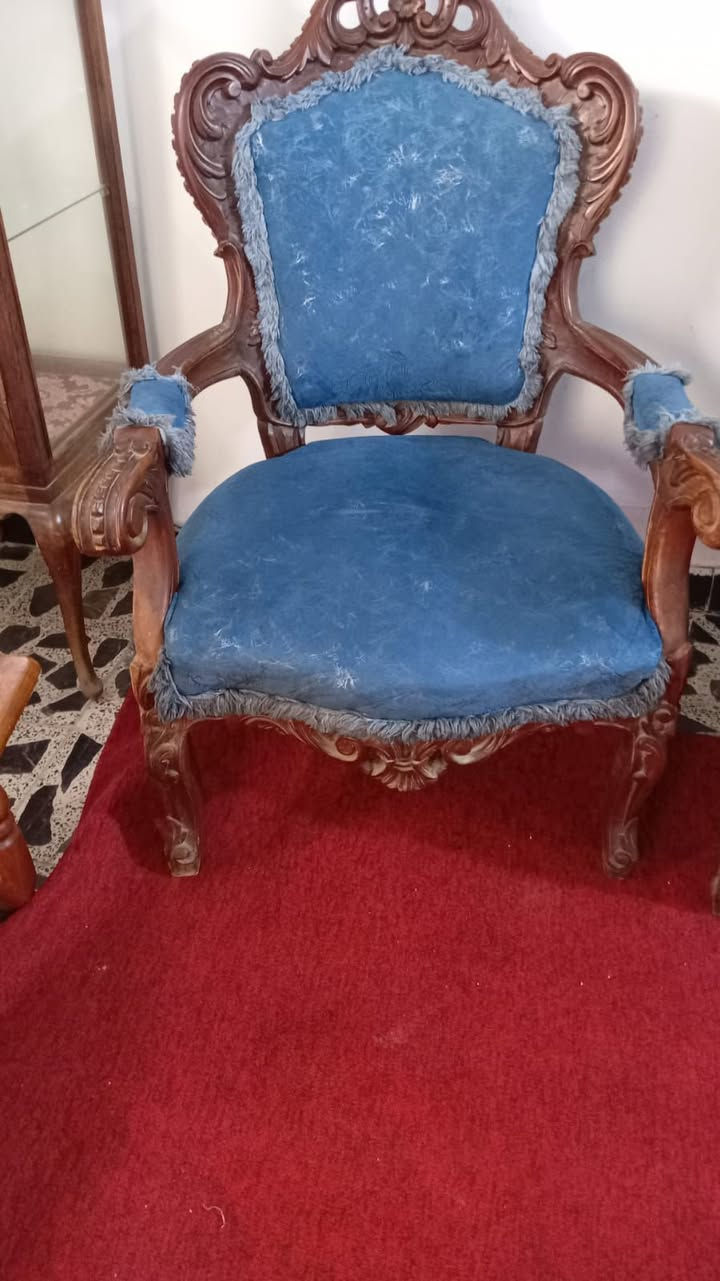 تخم  ١٠ مقاعد للبيع مع فاترينا. السعر ٣٥٠


**إذا كنت صاحب هذا الإعلان وتريد حذفه لأي سبب، رجاءا أرسل رسالة إلى الدعم الفني**