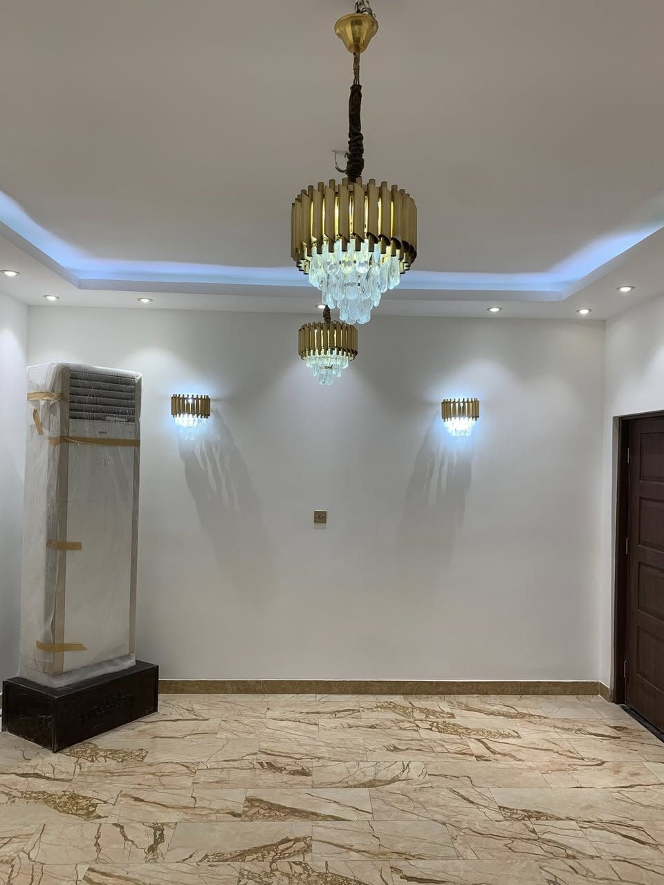 موقع حي الجامعة تنفيذ شركة فيكا للصبغ والديكور 
***********
